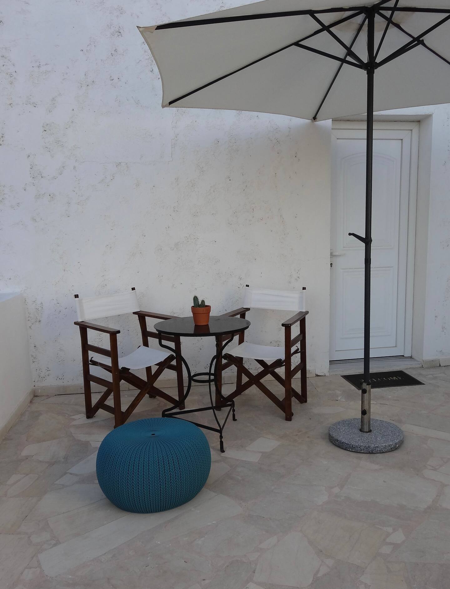 Balcony with seating area